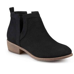 LAINEE BLACK ANKLE BOOTIE | 8 1/2
